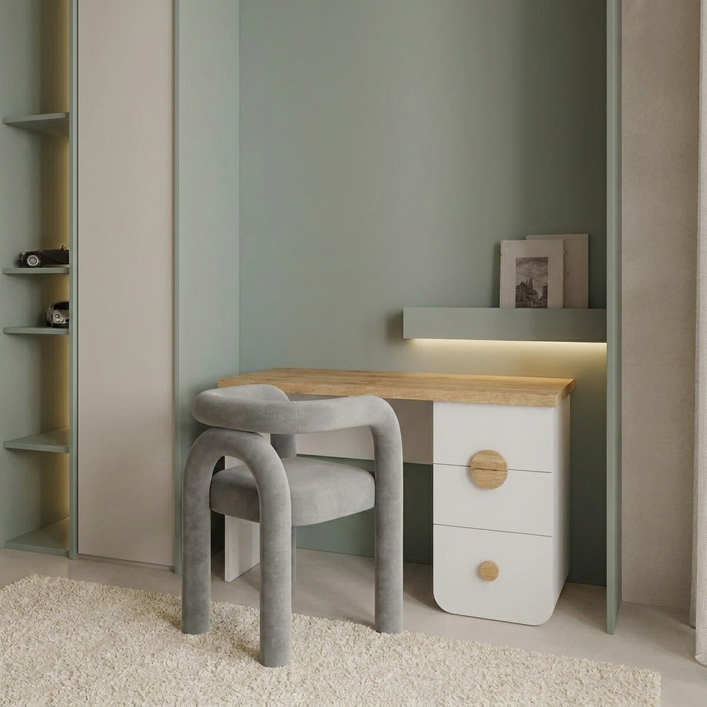 Alvin Desk image